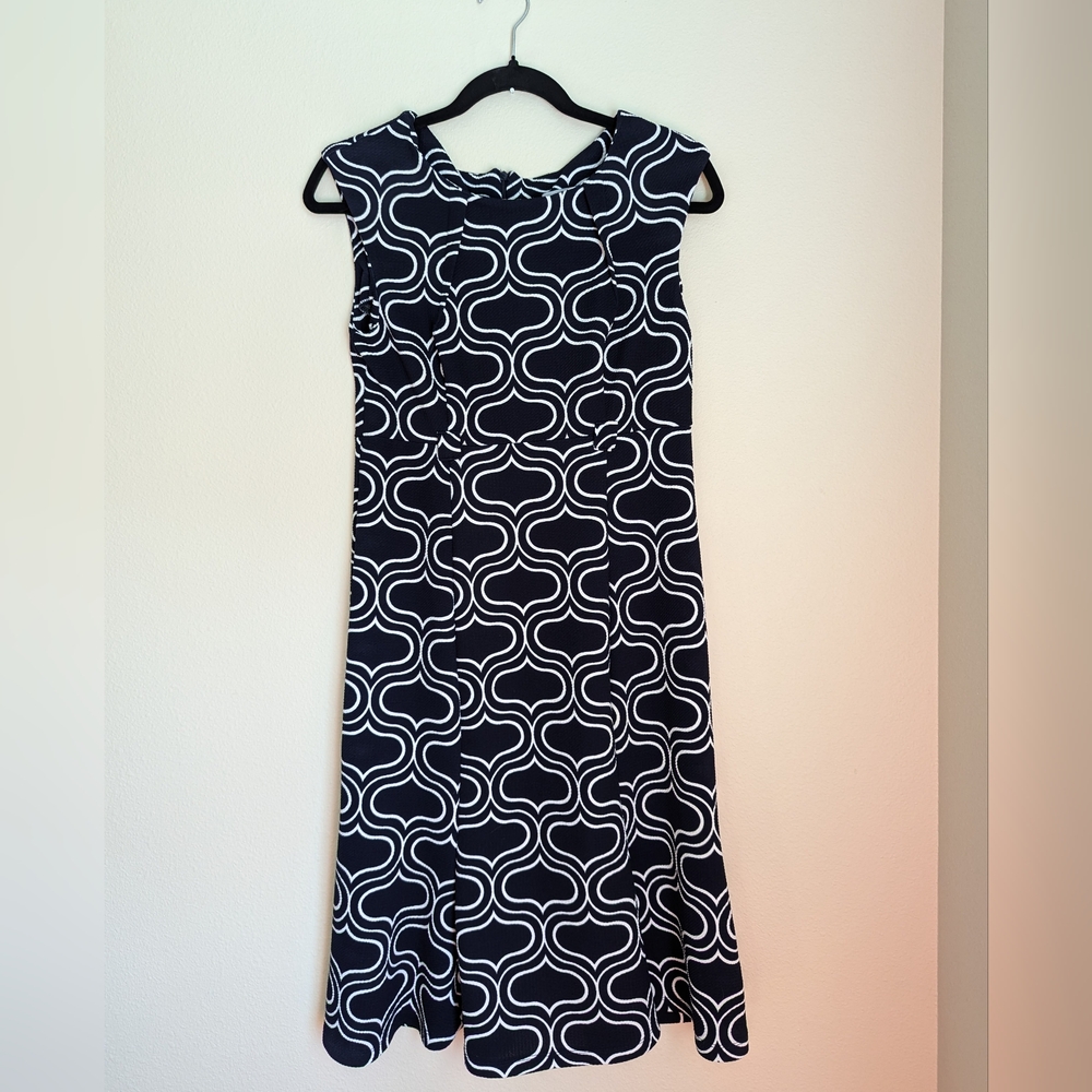 NWOT Shelby and Palmer Black and White Patterned Shift Dress Size 8